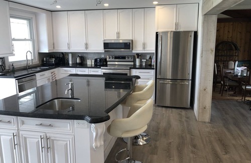 Cameron House | Kawartha Lake, Sturgeon Lakefront Cottage Sleeps 8+