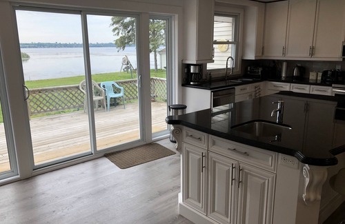 Cameron House | Kawartha Lake, Sturgeon Lakefront Cottage Sleeps 8+