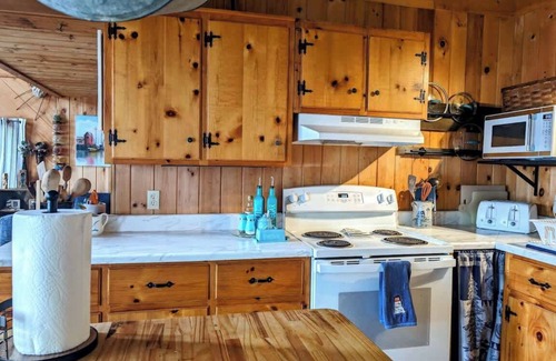 Sullivan House | Kayak Cabin on Flanders Pond