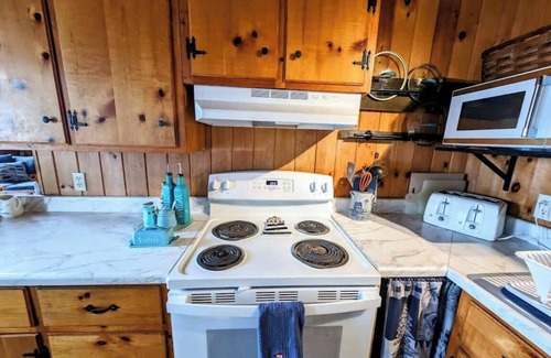 Sullivan House | Kayak Cabin on Flanders Pond