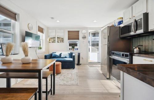 Hampton House | Keefe Korner AC Parking Walk to Beach