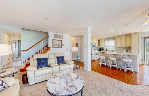 Keen-Wik On the Bay House | Keenwik on the Bay waterfront home with AC, gas fireplace, firepit, & dock