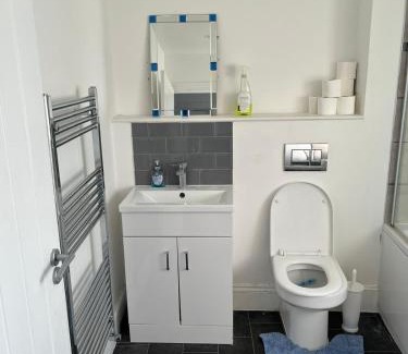 West Byfleet House | Keep Green Abode