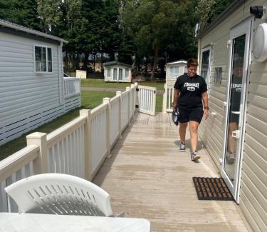 Clacton-on-Sea Apartment | KellysHolidayHomes Atlas 3 bedrooms caravan