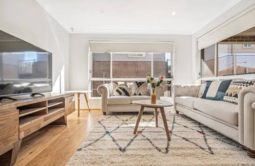 Kellyville House | Kellyvile Delight 5BrHouse+Parking+Shopping Center