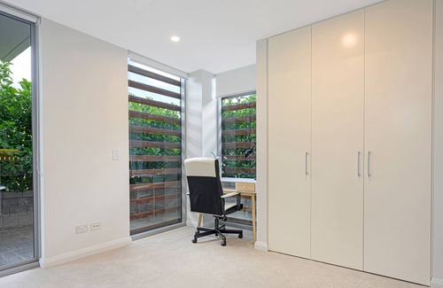 Kellyville Apartment | Kellyville Modern 3 Br Apt wifi & parking
