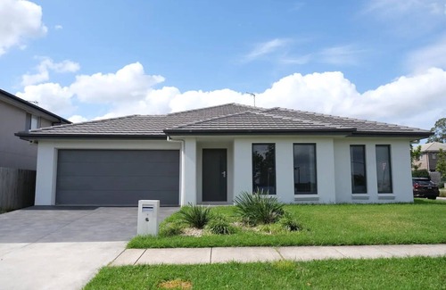 Kellyville House | Kellyville Modern & Stylish House for family &workn