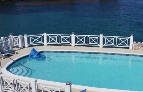 Lances Bay Villa | Kelso Sunset Villa -Cozy Quiet Retreat-Comfortable sleeps 8 n2 King/4 Queen Beds
