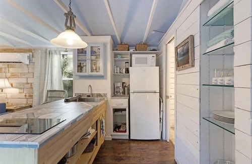Bacliff Apartment | Kemah Cottages on Walsh - Tiny House