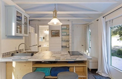 Bacliff Apartment | Kemah Cottages on Walsh - Tiny House