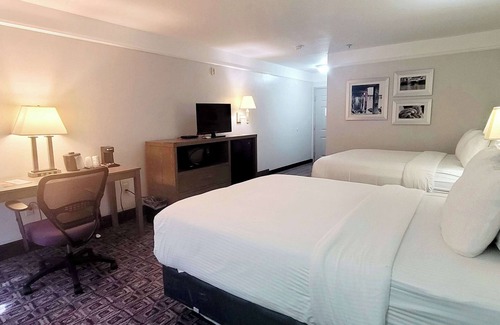 El Lago Hotel | Kemah Edgewater Hotel, SureStay Collection by Best Western