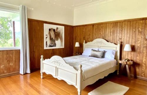 Coolabine House | Kenilworth Farmhouse