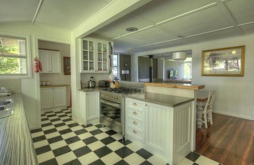 Kenilworth House | Kenilworth River Oaks on Mary River - Pet friendly