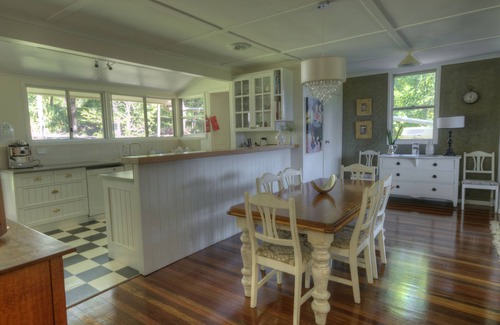 Kenilworth House | Kenilworth River Oaks on Mary River - Pet friendly