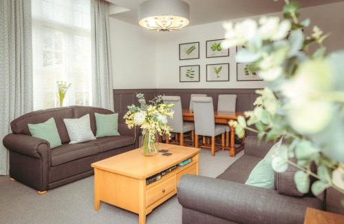 Meads Apartment | Kent House: contemporary flat close to seafront