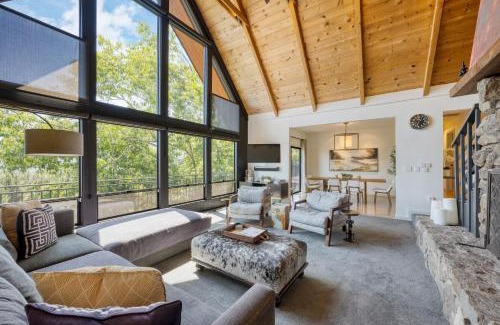 Kenwood House | Kenwood Vista by AvantStay 7acres w Pool Fire Pit Vineyard Views