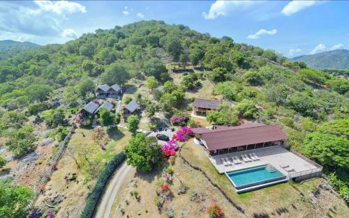 Sumbawa Barat Hotel | KERTASARI LODGE