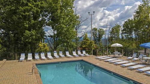 Chalet Village North Ski Chalet | Key Lime Pie, Hot Tub,WIFI, FREE tickets each paid day!