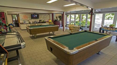 Chalet Village North Ski Chalet | Key Lime Pie, Hot Tub,WIFI, FREE tickets each paid day!