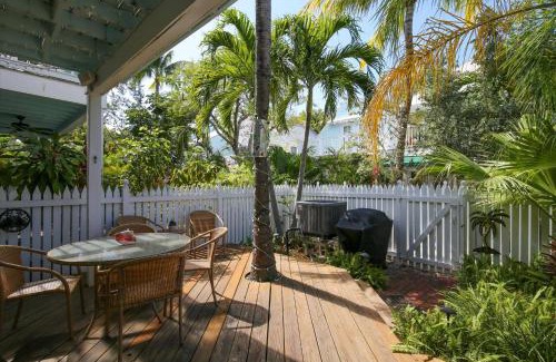 Truman Annex Apartment | Key West Casa by AvantStay Communal Pool BBQ Patio Near Duval Street Week Long Stays Only