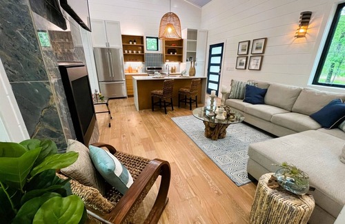 Pickens Cabin | Key West Cottage|Swimming Pool & Clubhouse on 36-acre resort!