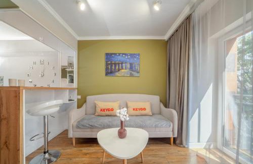 Arzakan Apartment | KeyGo Studio #0183 next to the Cascade