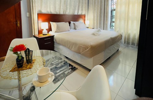 Tshwane House | Khami Guesthouse