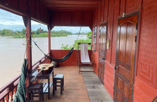 Don Khon House | Khampheng River views sunset