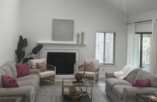 Blue Heron Lake House | Kick your cares aside and enjoy a Bye Week!