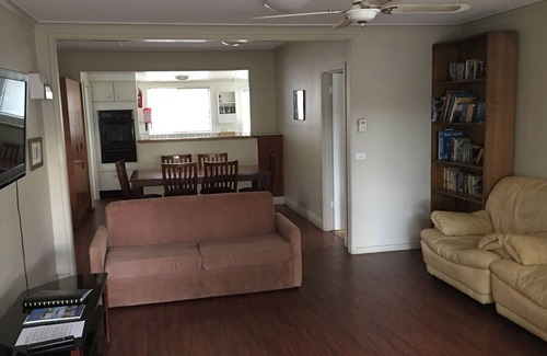 Lakes Entrance Apartment | Kickback Cottages