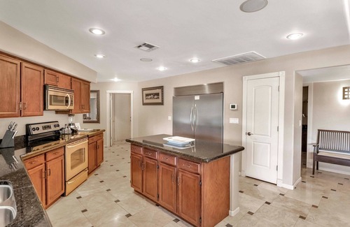La Paz At Desert Springs House | Kierland Home with Heated Pool & Hot tub