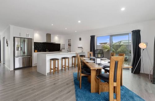 Ruakaka Cottage | Kihi Retreat - Ruakaka Holiday Home