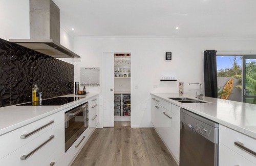 Ruakaka Cottage | Kihi Retreat - Ruakaka Holiday Home