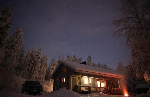 Naamijoki Apartment | Kimppa-cabin/Дом в лесу у озера