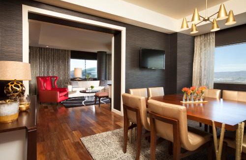 Downtown Phoenix Hotel | Kimpton Hotel Palomar Phoenix Cityscape by IHG