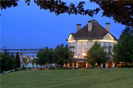 Downtown Portland Hotel | Kimpton Riverplace Hotel by IHG