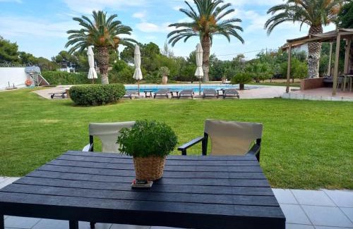Bralos House | Kinetious Nisous Stylish Apt, Pool, near the Beach