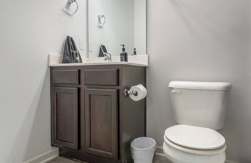 Southwest Raleigh House | King 3BR Townhouse Mins to Cary NC State