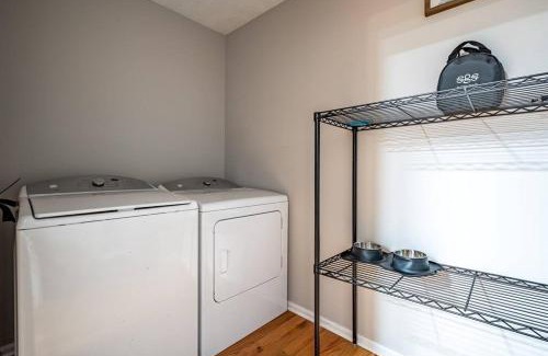Alpharetta House | King Bd Nature Haven Dwntwn Alpharetta! Dogs Kids