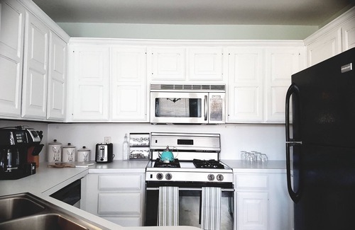 Saginaw House | King bed 4 bedroom house
