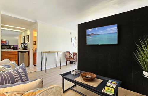 Diamond Head - Kapahulu - St. Louis Apartment | King Bed Diamond Head Beach Hotel Studio Apt.