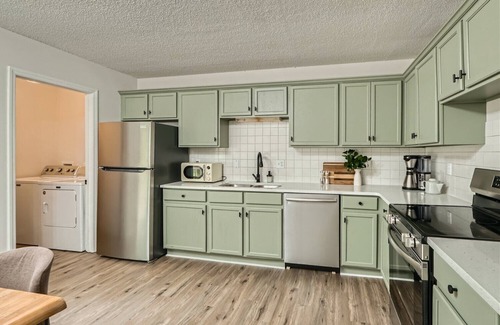 Oak Forest Apartment | King Bed & Fire-pit in Central Charlotte