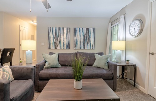 Arcadia Apartment | ✭King Bed✭Hospital✭W/D✭20min→BMW✭Netflix✭3 TVs