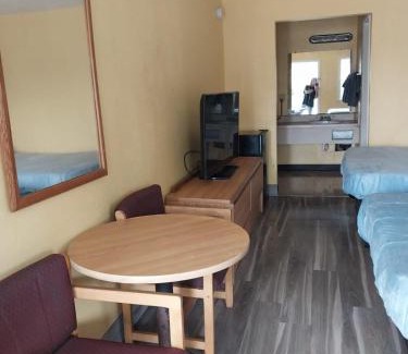 Jackson Apartment | King Bed Hotel Room 209
