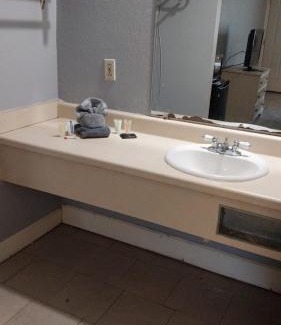 Jackson Apartment | King Bed Hotel Room 216