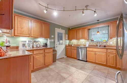 Killearn Lakes House | King bed-Office-Pets-Fenced Yard-Fast WiFi