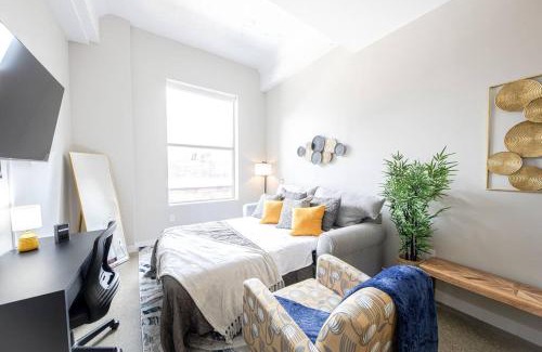 Downtown Cincinnati Apartment | King Bed, Parking, Near Stadium