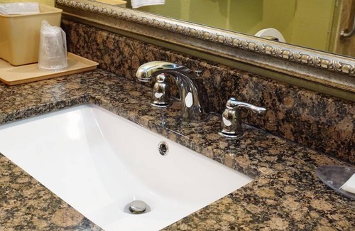 Cresson Hotel | King Bed Stay, Scottish Inns Cresson, Free Breakfast, Minutes from DT Fort Worth