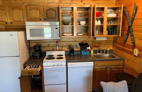 Granby Resort | King Bed Studio- Resort Pool! Hot Tubs! Sleep 4! RMNP! Winterpark! Granby Ranch!