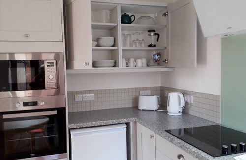 Clyst Saint George Apartment | King bedroom and twin bed room with ensuites